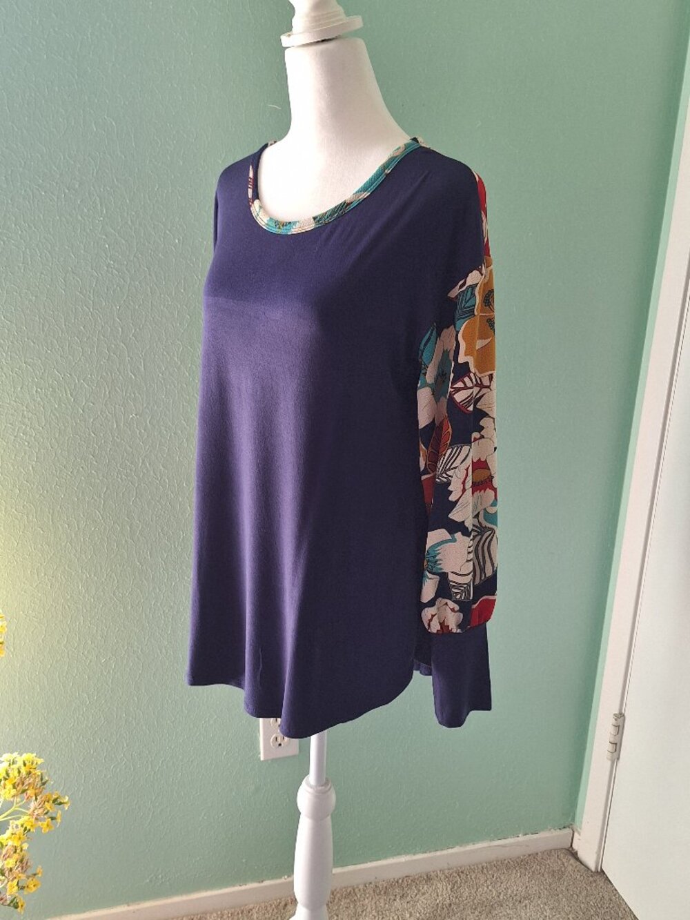 Mai Soli Navy Long sleeved T-shirt. Size M